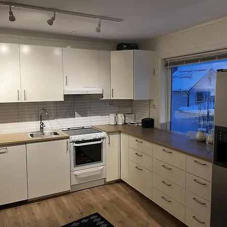 - - Sleeps 5 - Great Location Tromsø