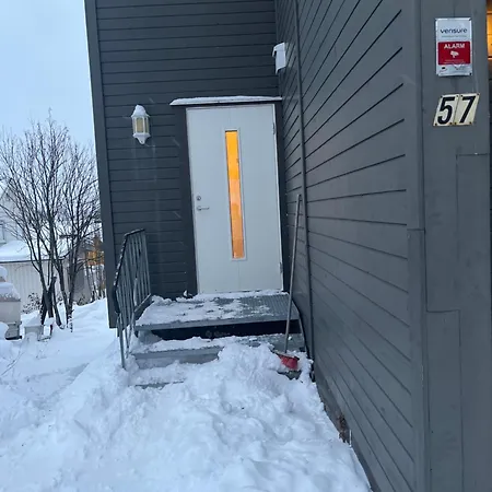 - - Sleeps 5 - Great Location Tromsø